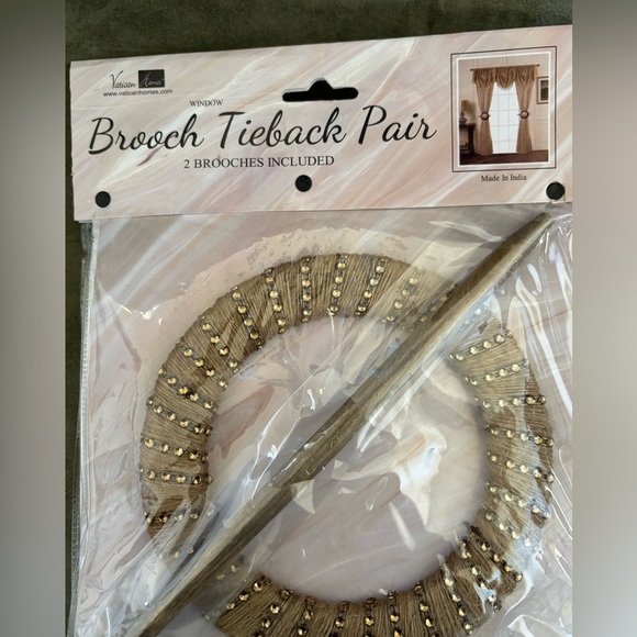 NWT Vatican Homes Set Tan Jute w/ Gold Studs Brooch Tiebacks w/Wand for Curtains - Picture 6 of 15